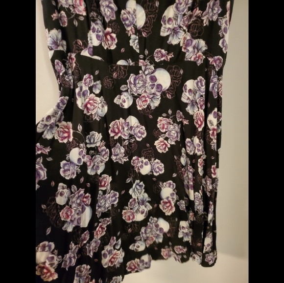 EUC Hot Topic Floral Skull Dress XL cap sleeves pockets goth summer swing skirt - Picture 2 of 4